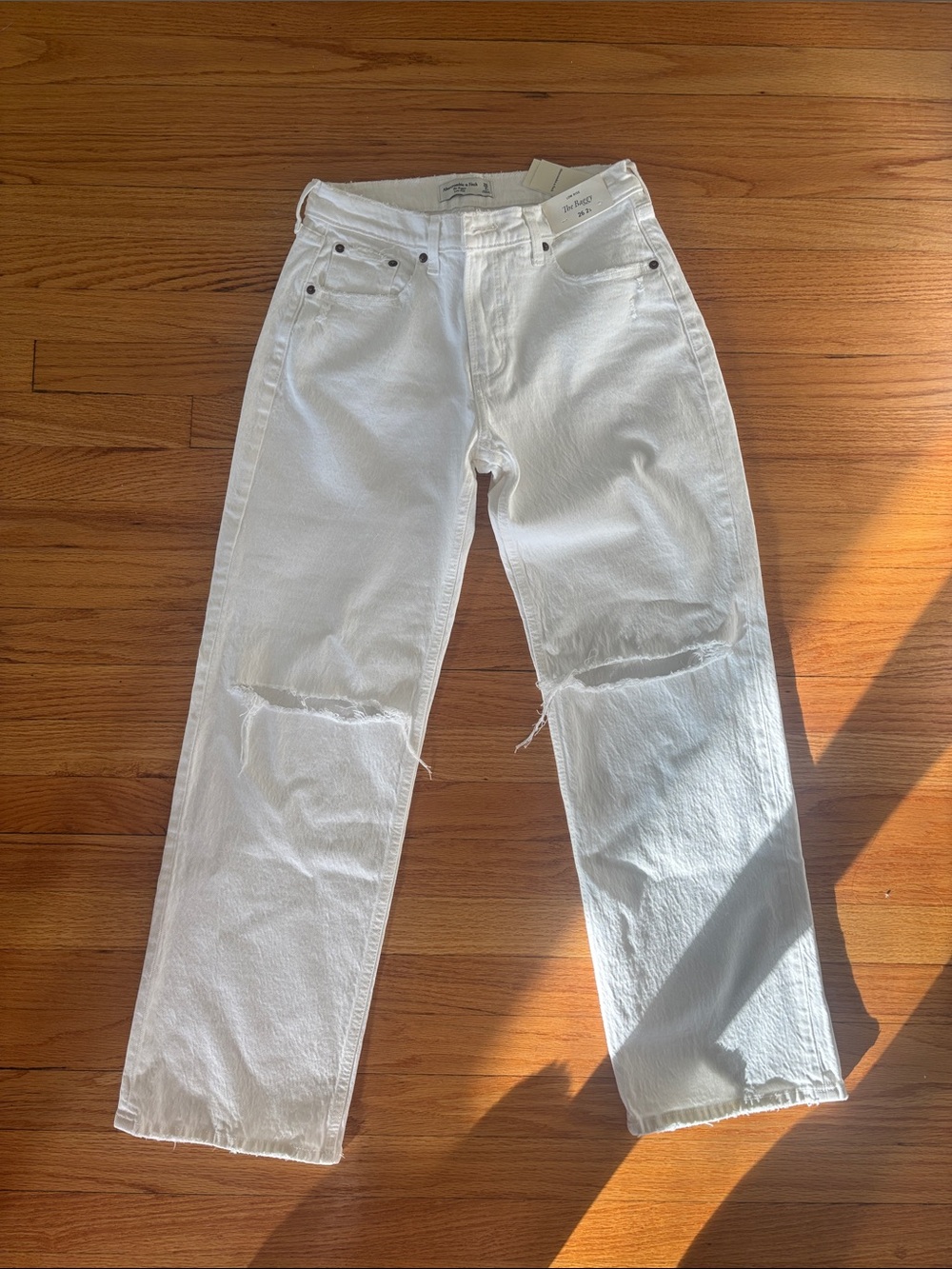 NWT Abercrombie & Fitch white jeans size 26 short